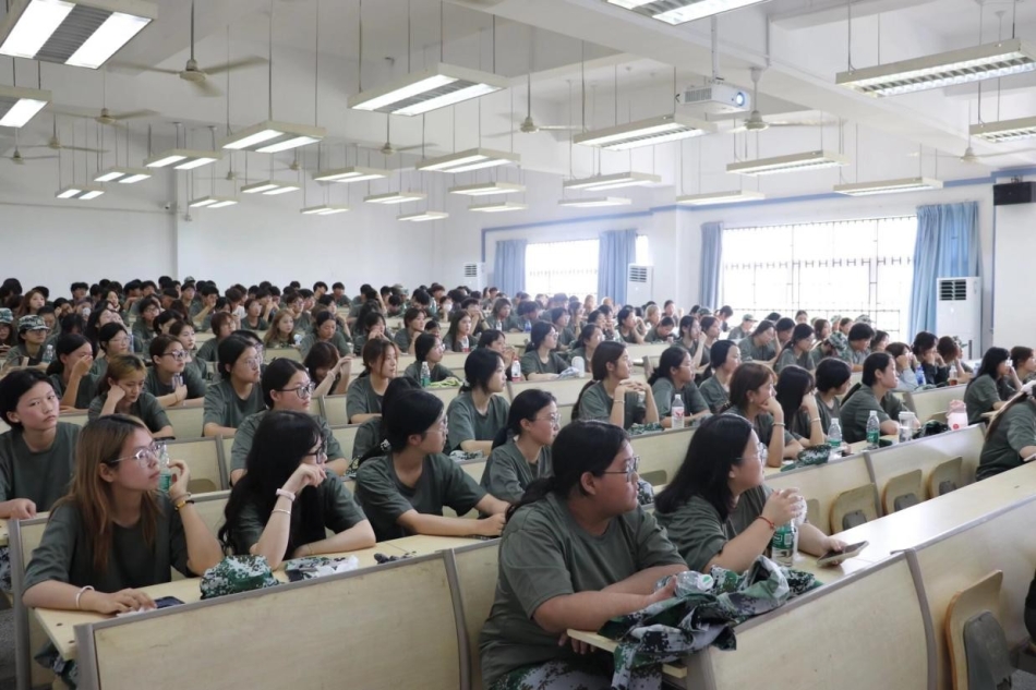 启航新程！管理学院召开2025级新生入学教育大会
