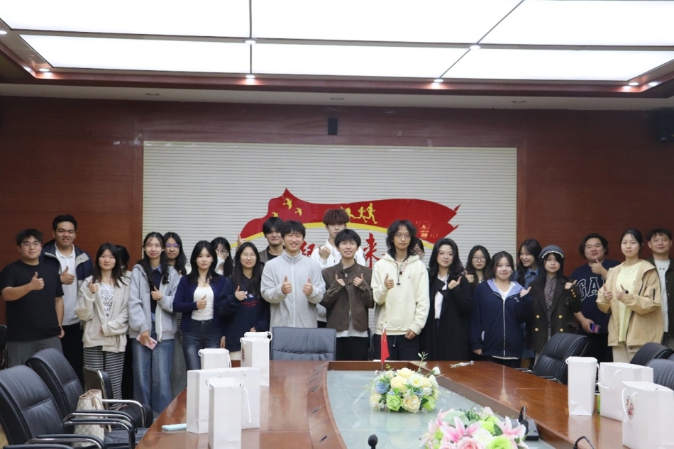 红枫为媒，赴约文华——汉口学院管理学院与湖北美术学院访校之行，共探协作新路径