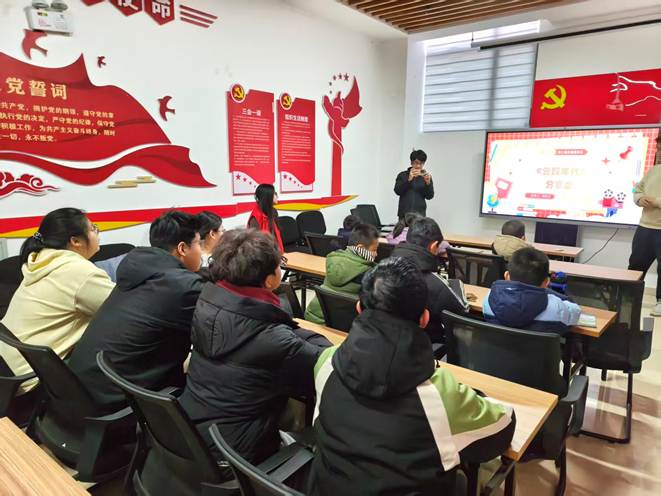 党史进社区，童声话初心