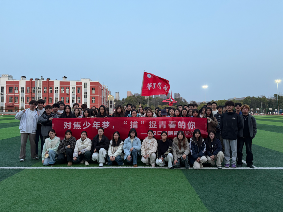 无声的追击——“伏”与“逃”的青春博弈