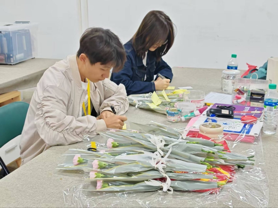 【教师节】师恩绵长，薪火相传。管理学院致敬每一位点灯人